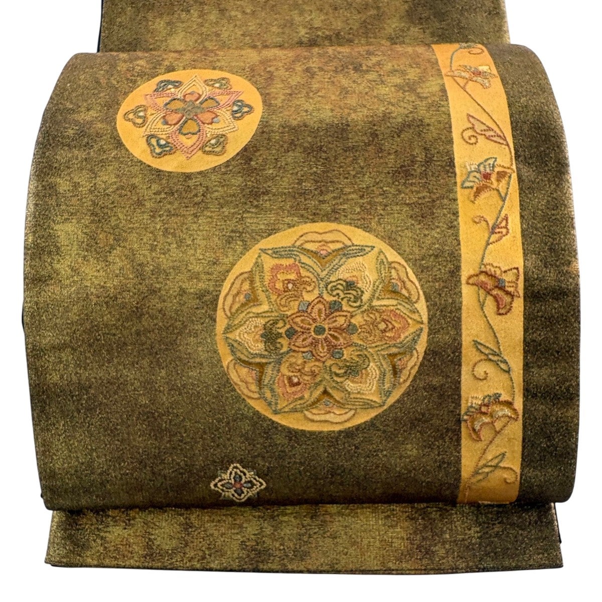 袋帯 秀品 関西仕立て 華文 花唐草 箔 刺繍 金茶 お太鼓柄 正絹｜中古