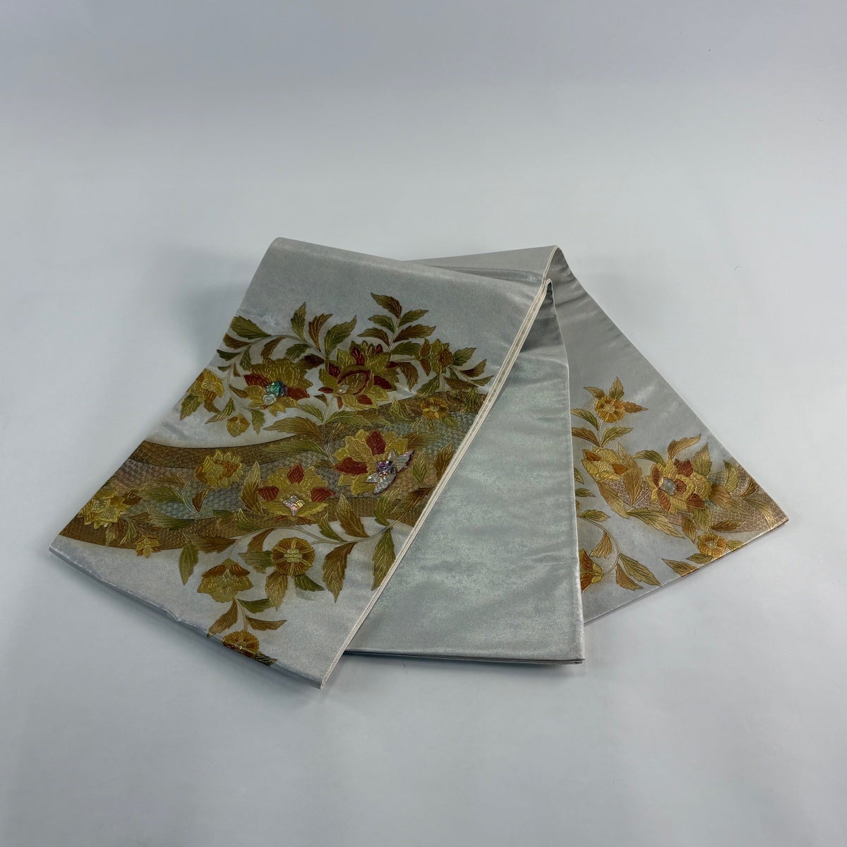 袋帯 名品 草花 金彩 螺鈿 銀色 お太鼓柄 正絹｜中古・古着