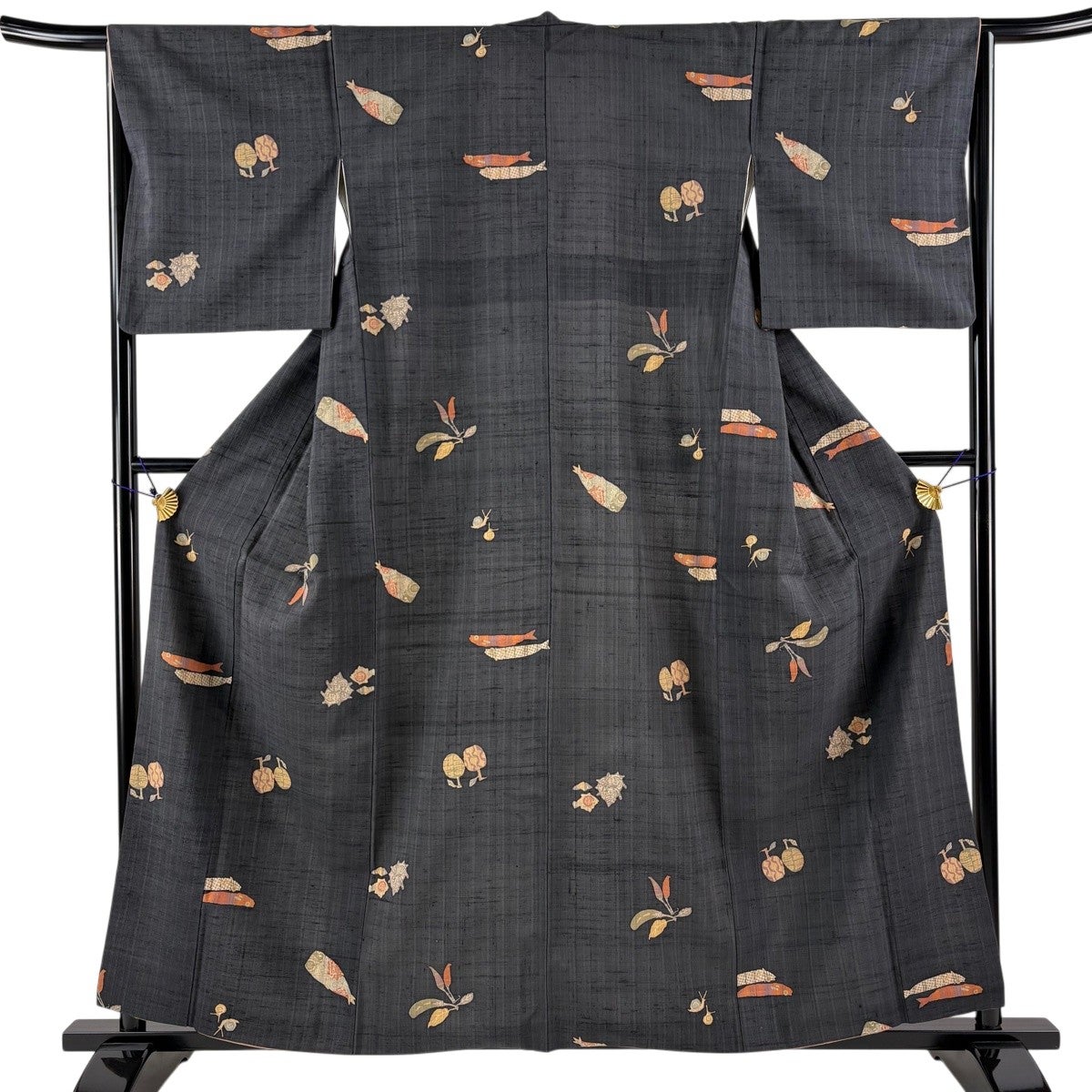 小紋 身丈159cm 裄丈65cm M 袷 紬地 魚 生り物 黒灰 正絹 名品｜中古