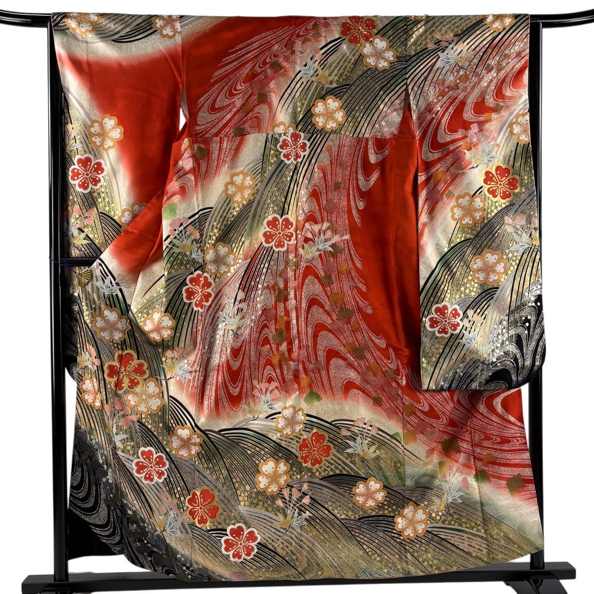 美品】 振袖 身丈157cm 裄丈64.5cm M 袷 山本寛斎 落款あり 桜 波 金