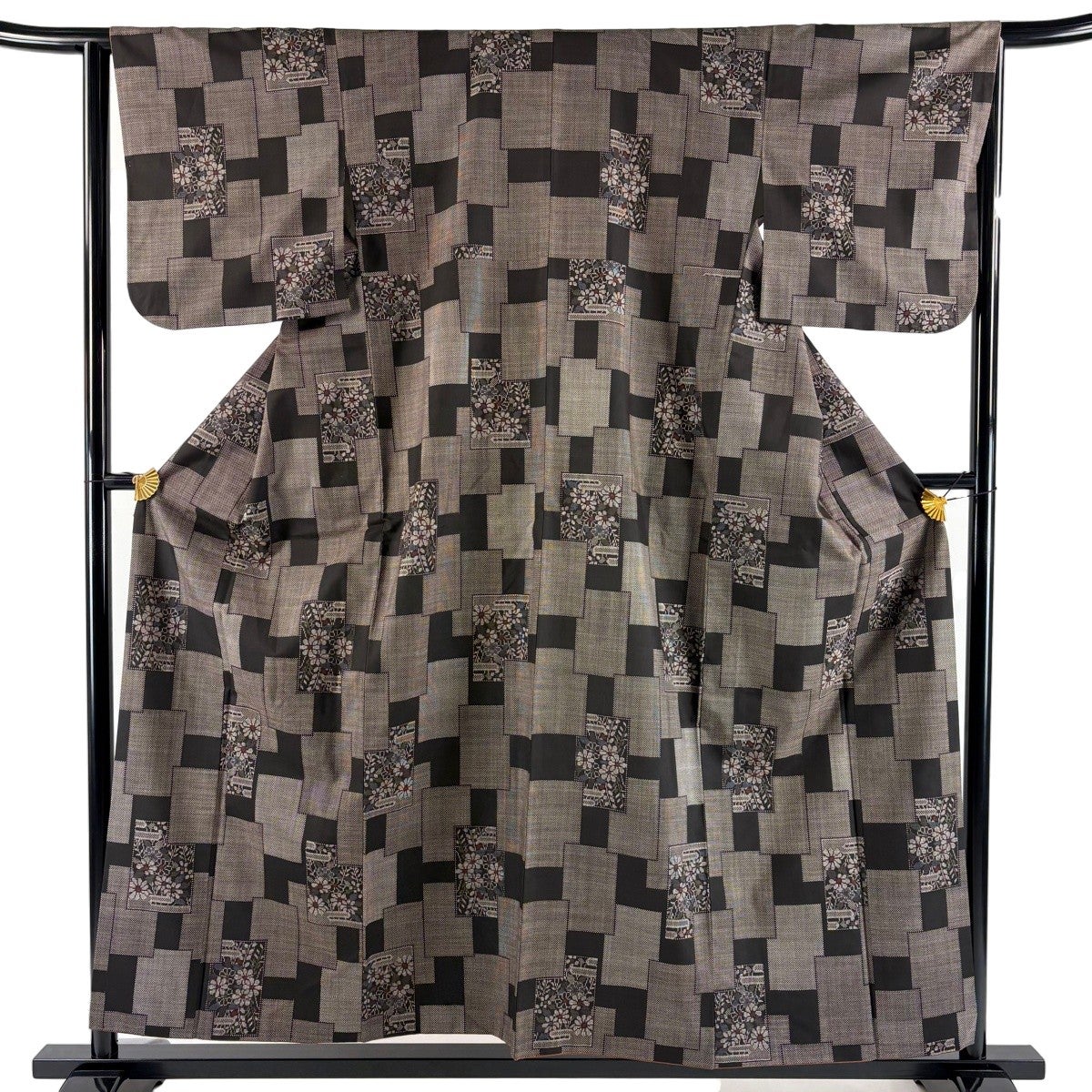 紬 身丈156.5cm 裄丈64cm M 袷 色紙 草花 焦茶色 正絹 秀品｜中古