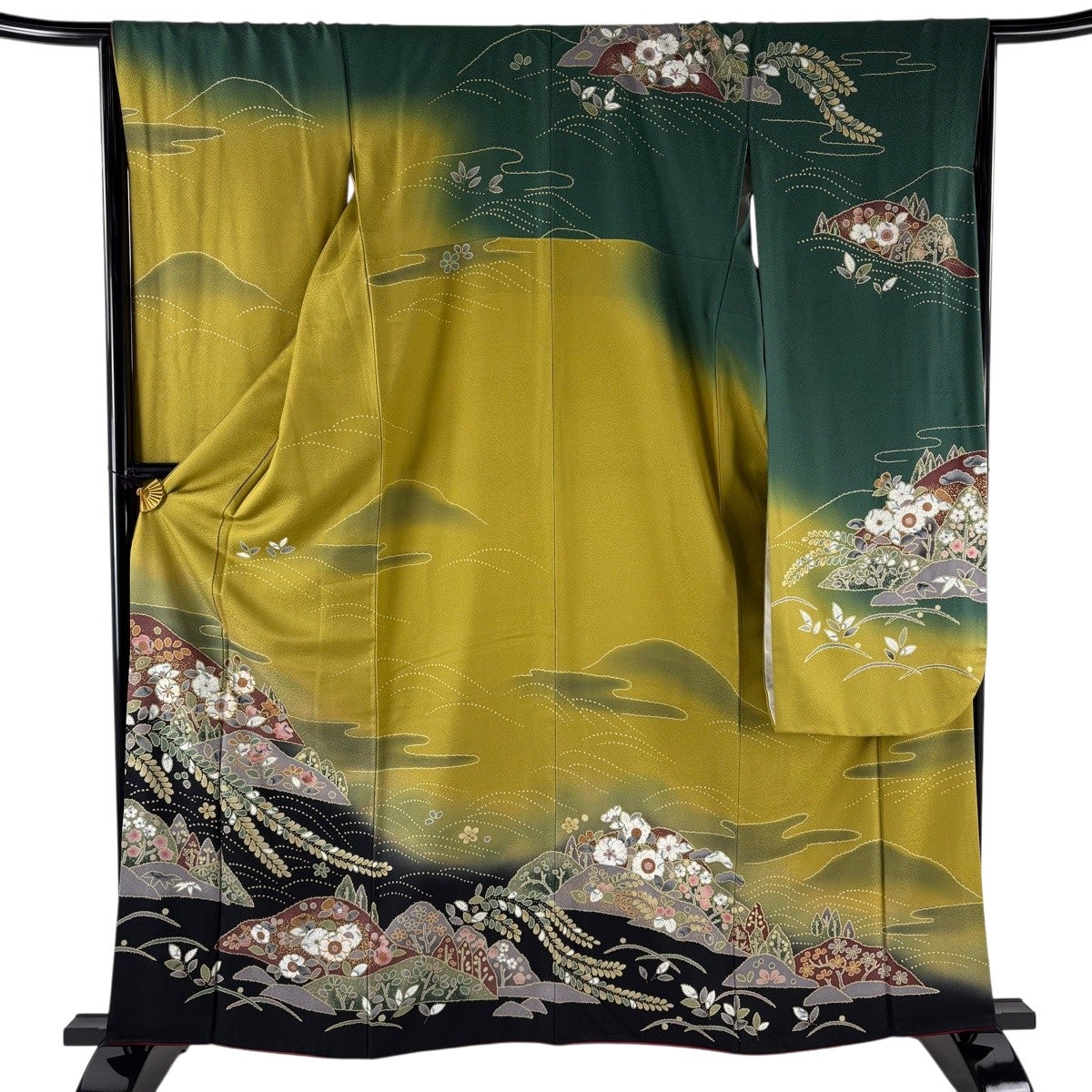 美品】 振袖 身丈163cm 裄丈65cm M 袷 草花 山波 金糸 金彩 抹茶色