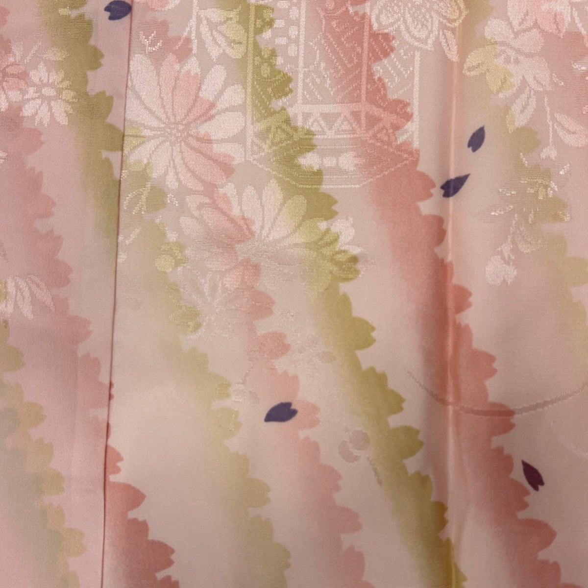 美品】長襦袢 身丈134cm 裄丈66.5cm M 桜の花びら 地紋 ぼかし ピンク