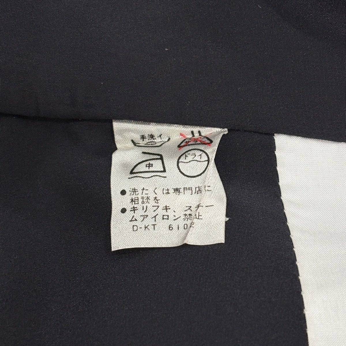 美品】 小紋 身丈163.5cm 裄丈65.5cm M 袷 縦縞 藤 灰紫 化繊 秀品