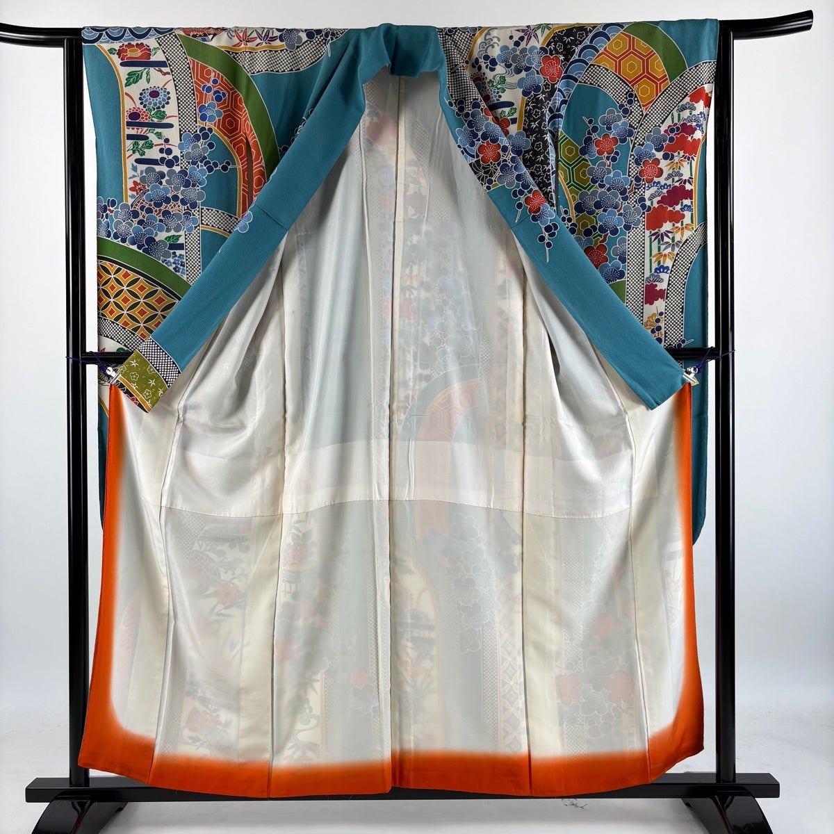 【新品未使用・仕立上・正絹】振袖－３＜さが美・耐油水加工済＞丈１５８㎝　裄６５㎝ 振袖 身丈158cm 裄丈64cm M 袷 松竹梅 青海波 染分け 水色 正絹 秀品