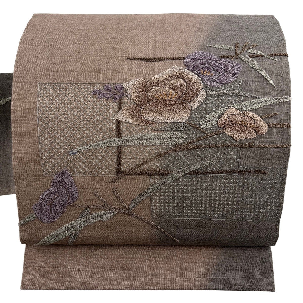 美品】 名古屋帯 秀品 紬地 枝花 相良刺繍 薄小豆 正絹｜中古・古着