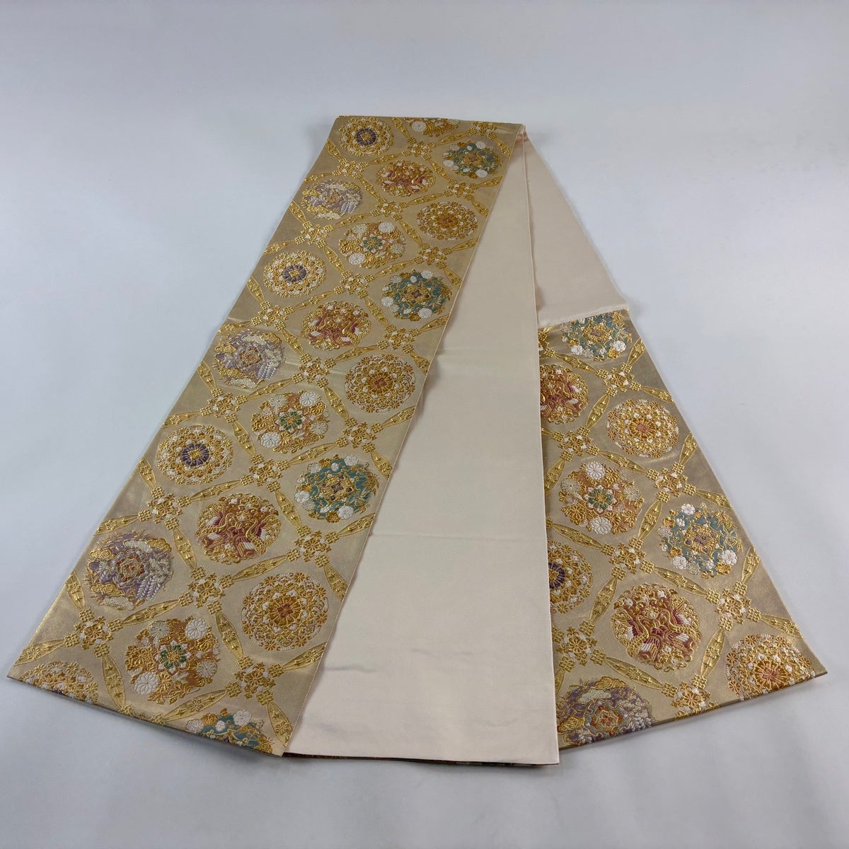 R*6様 袋帯 六通袋帯 宝祥碧玉華文名品 落款 じゅらく 着物 草花 美品 袋帯 名品 じゅらく 落款あり 華文 向かい鳥 金糸 箔 金色 六通 正絹
