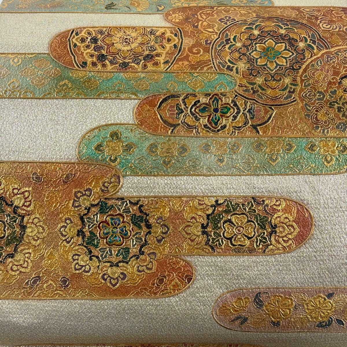 袋帯 名品 華文 霞 金彩 螺鈿 金色 お太鼓柄 正絹｜中古・古着
