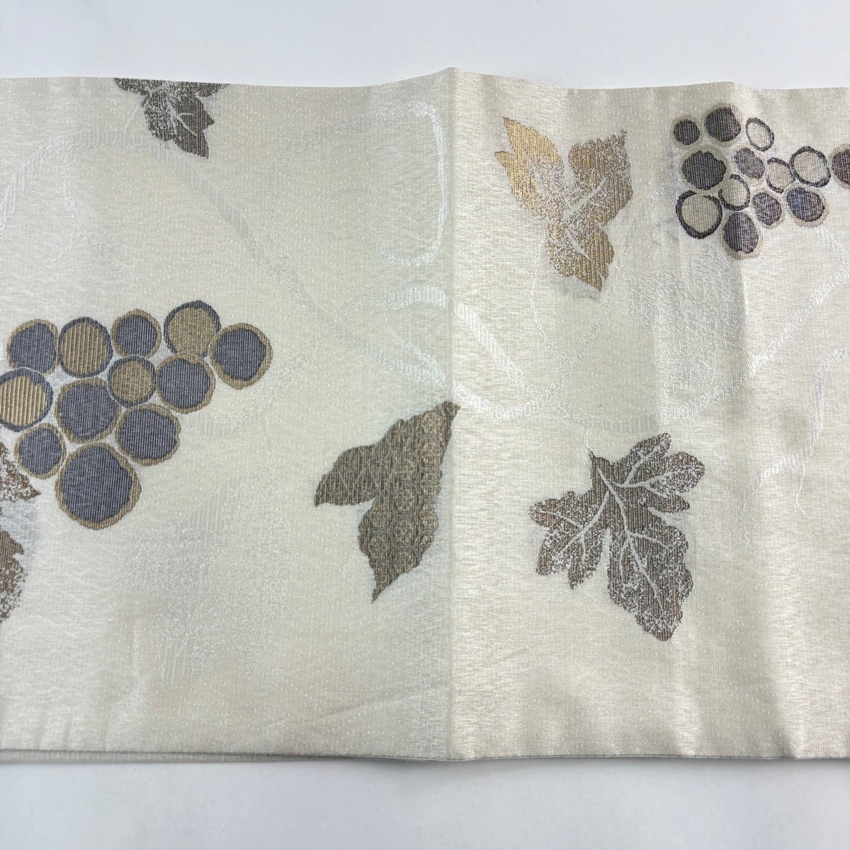 美品】 袋帯 名品 夏帯 葡萄 有職文様 銀通し 箔 クリーム 六通 正絹