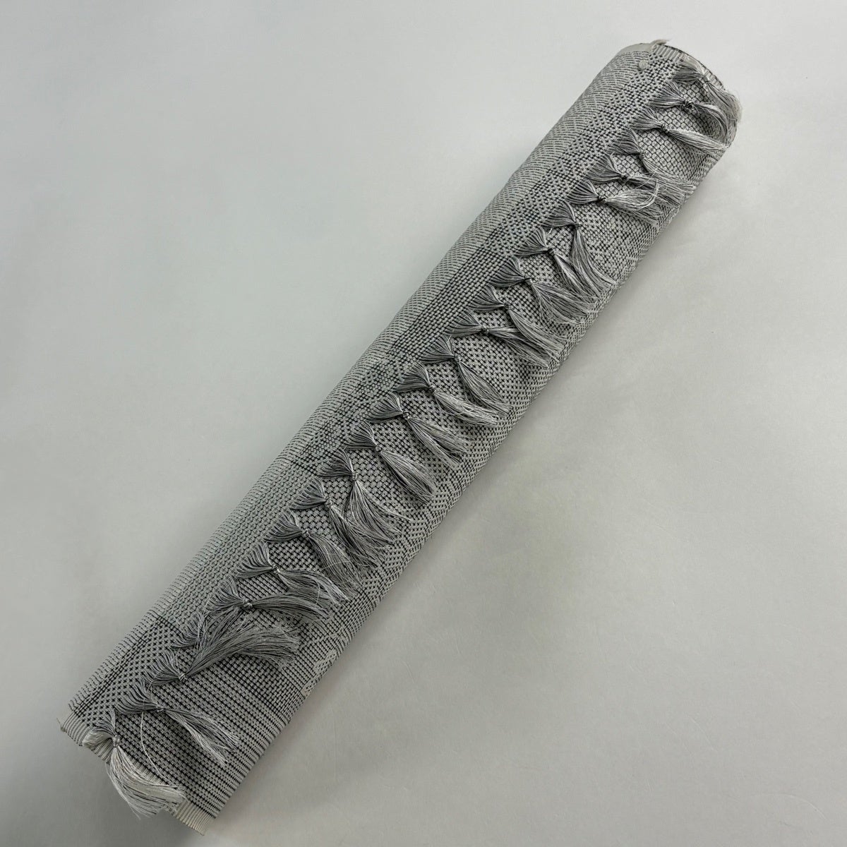 反物 秀品 紬 証紙有 花唐草 幾何学模様 灰色 正絹｜中古・古着