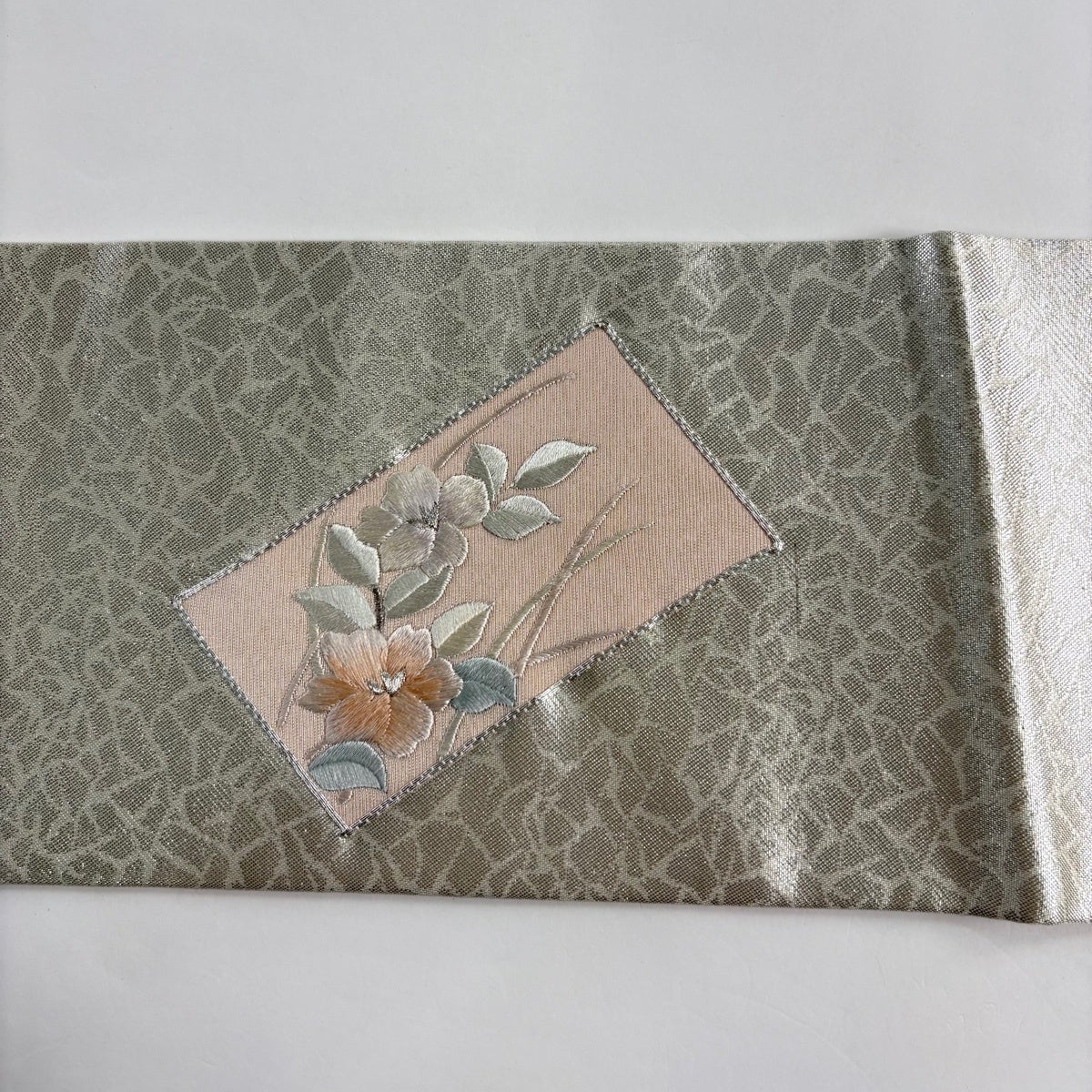 名古屋帯 優品 草花 藤 刺繍 箔 銀色 正絹｜中古・古着・リサイクル