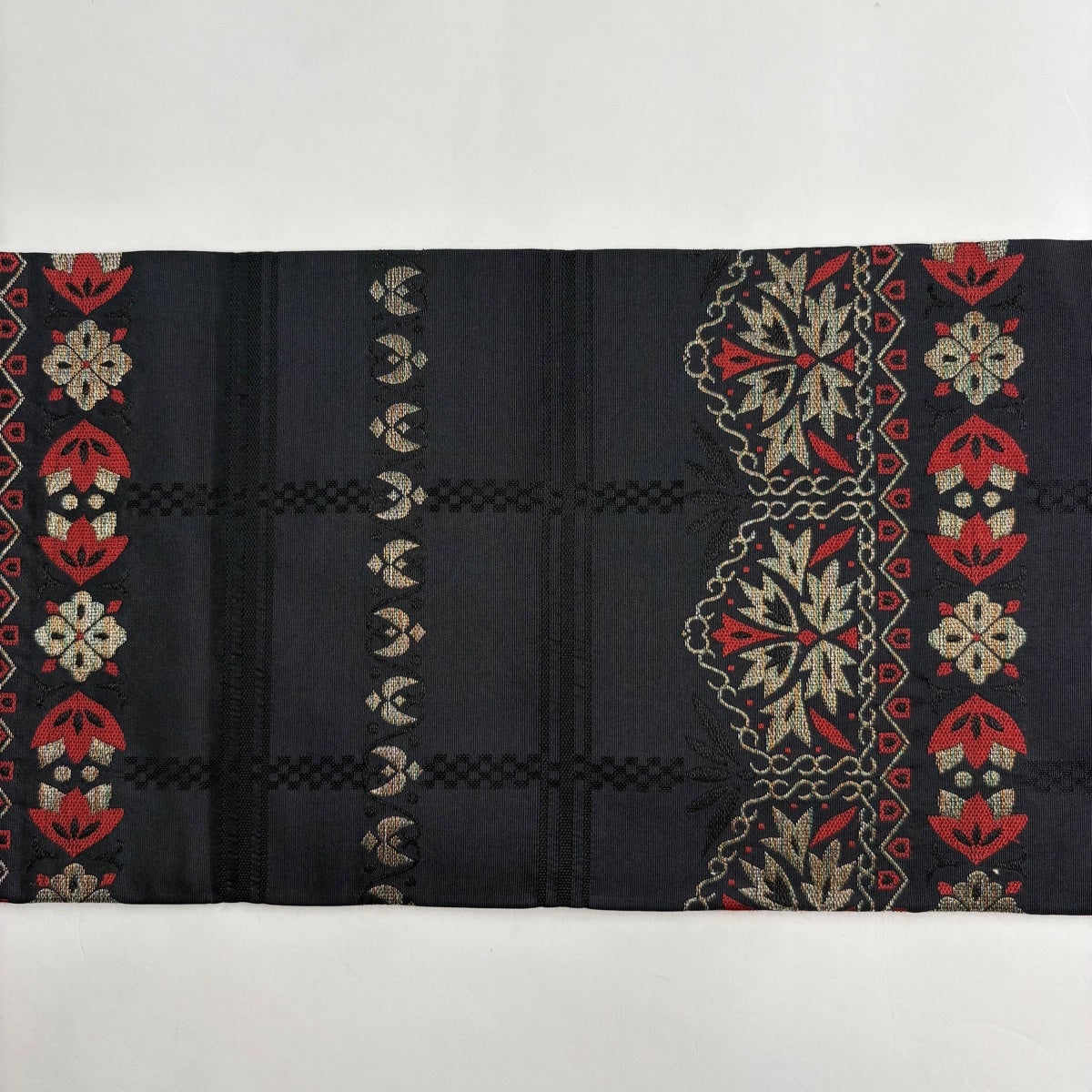 名古屋帯 優品 草花 花菱 金糸 黒 正絹｜中古・古着・リサイクル着物