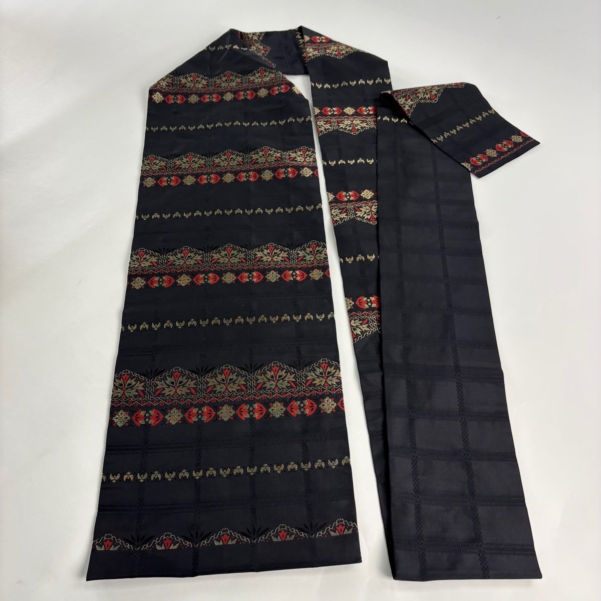 名古屋帯 優品 草花 花菱 金糸 黒 正絹｜中古・古着・リサイクル着物