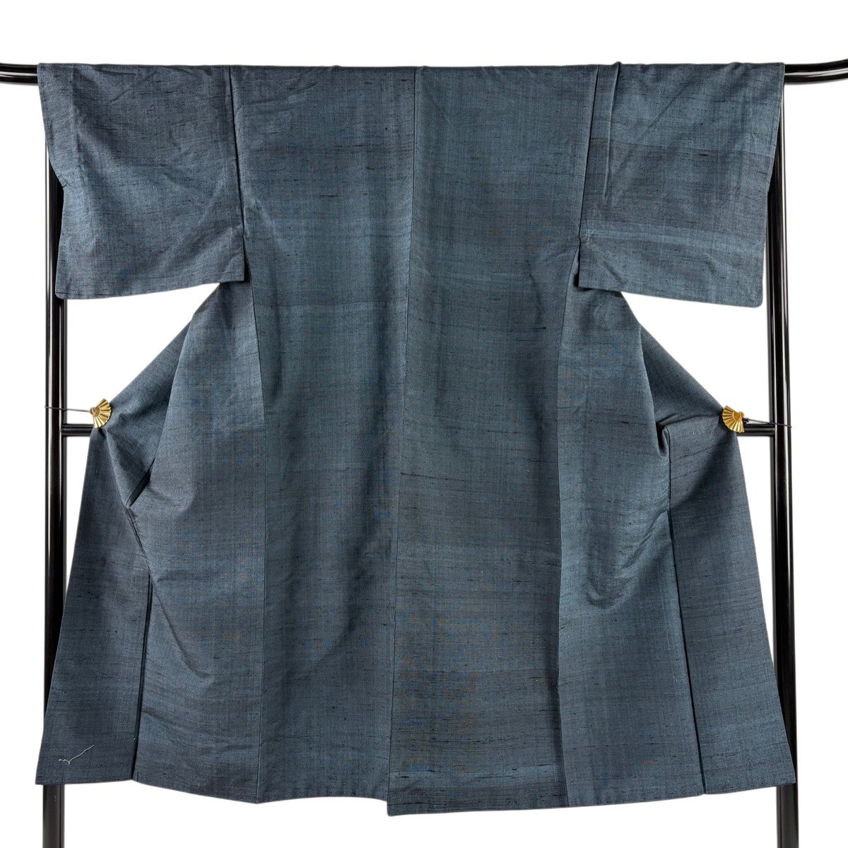 【在庫一掃】 紬 身丈160.5cm 裄丈64.5cm 正絹 逸品 【中古】 紬 身丈160.5cm 裄丈66.5cm M 袷 麻の葉 松皮菱 灰白 正絹 秀品｜中古