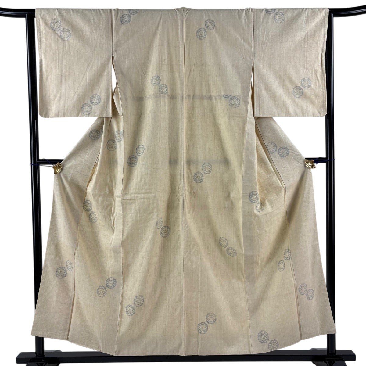 【美品】 紬 身丈161.5cm 裄丈65.5cm 正絹 秀品 【中古】 美品】 紬 身丈161.5cm 裄丈63cm S 袷 青灰色 正絹 秀品 一つ紋｜中古