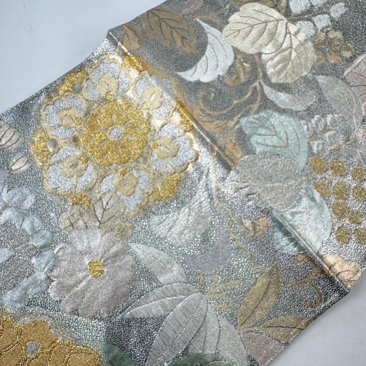 袋帯 秀品 振袖向き 華文 草花 金銀糸 箔 銀色 六通 正絹｜中古・古着