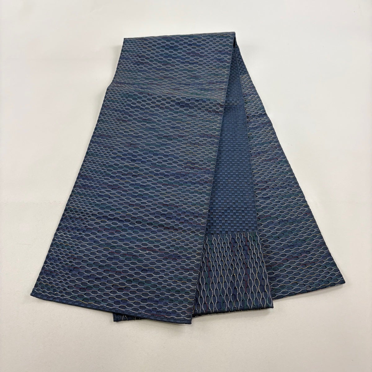 美品】 名古屋帯 秀品 八寸名古屋帯 松葉仕立て よろけ縞 青灰色 正絹