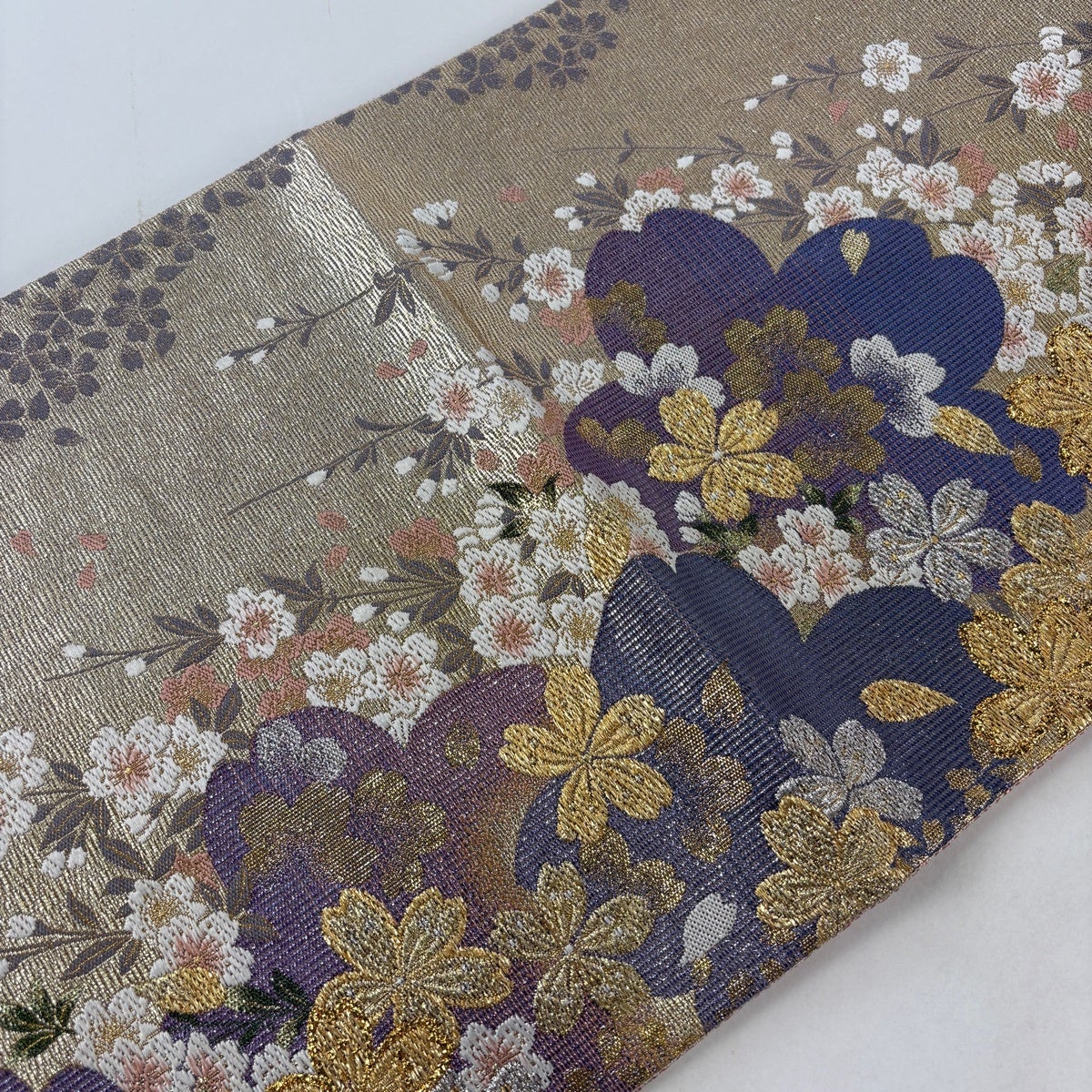 袋帯 秀品 振袖向き 桜 花びら 唐織 箔 金色 六通 正絹｜中古・古着