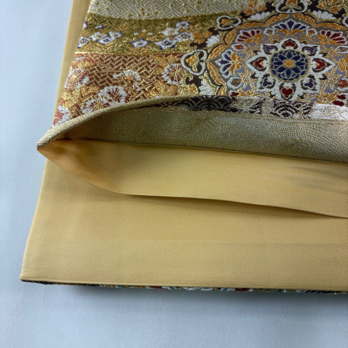 美品】 袋帯 秀品 やまと 華文 草花 螺鈿 金糸 金色 六通 正絹｜中古