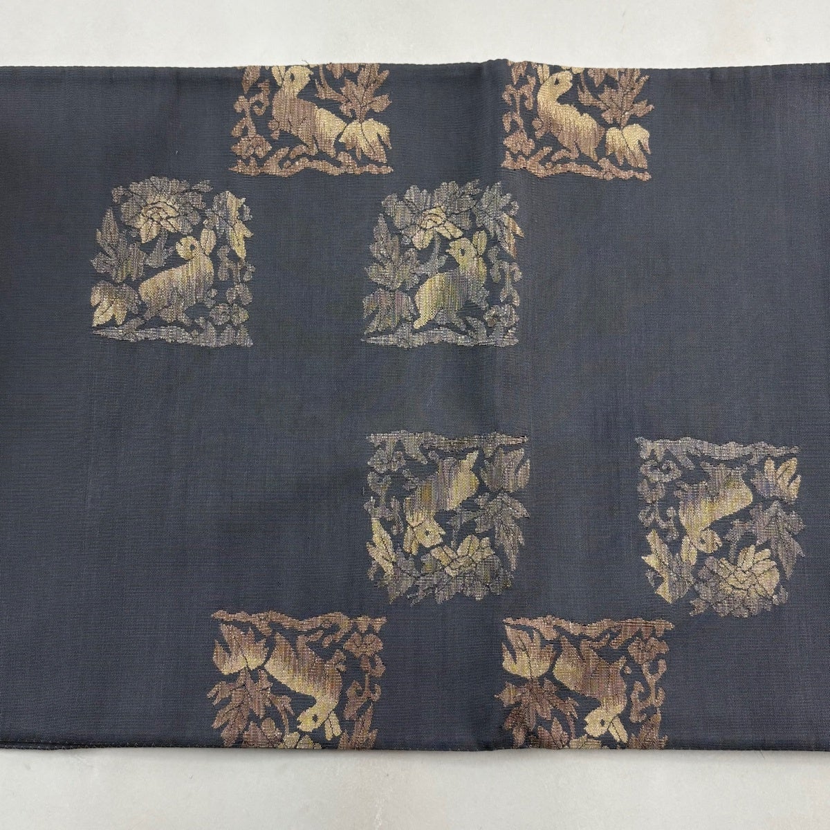 袋帯 名品 花うさぎ 七宝 金糸 墨色 お太鼓柄 正絹｜中古・古着