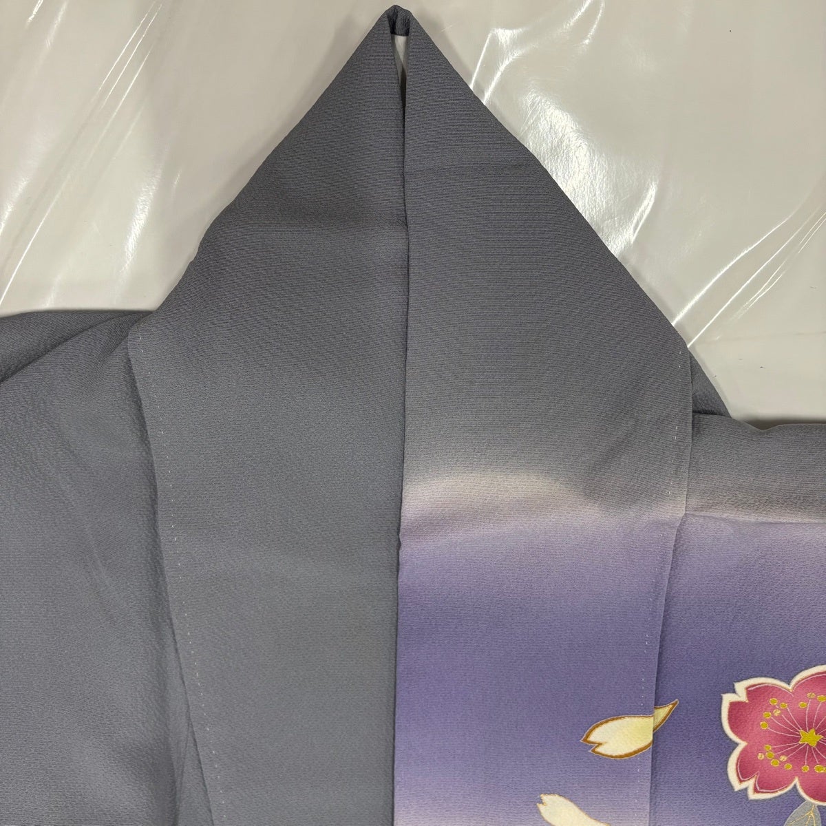 振袖 身丈161cm 裄丈65.5cm M 袷 桜 牡丹 金彩 染め分け 灰色 正絹 秀
