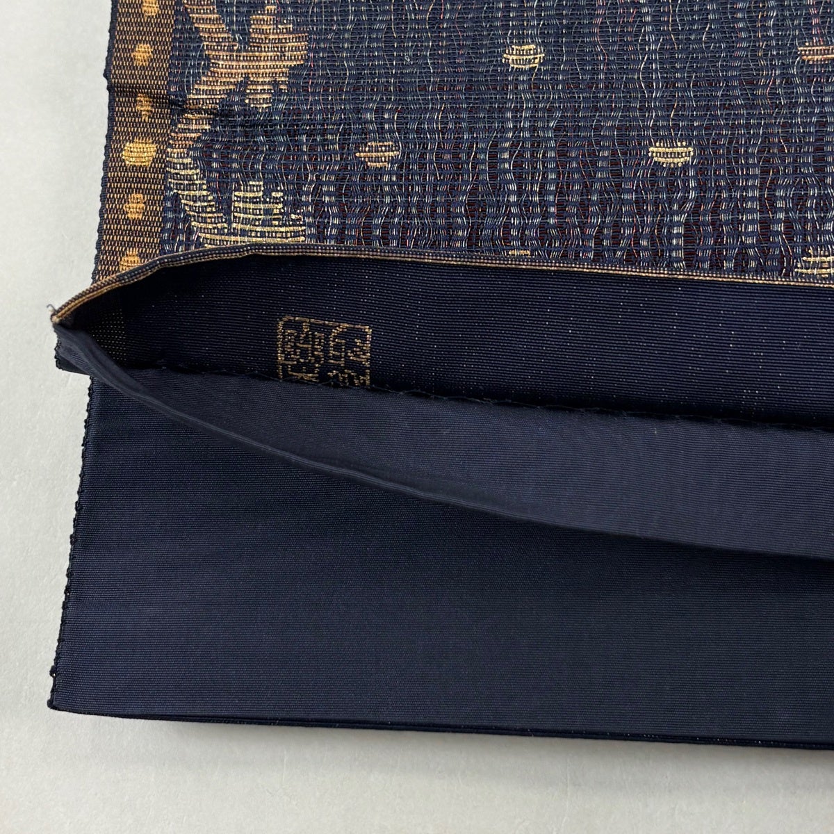 袋帯 六通 紬 鹿 幾何学 ブルー 美品】 袋帯 秀品 じゅらく 落款あり 幾何学模様 箔 紺色 六通 正絹