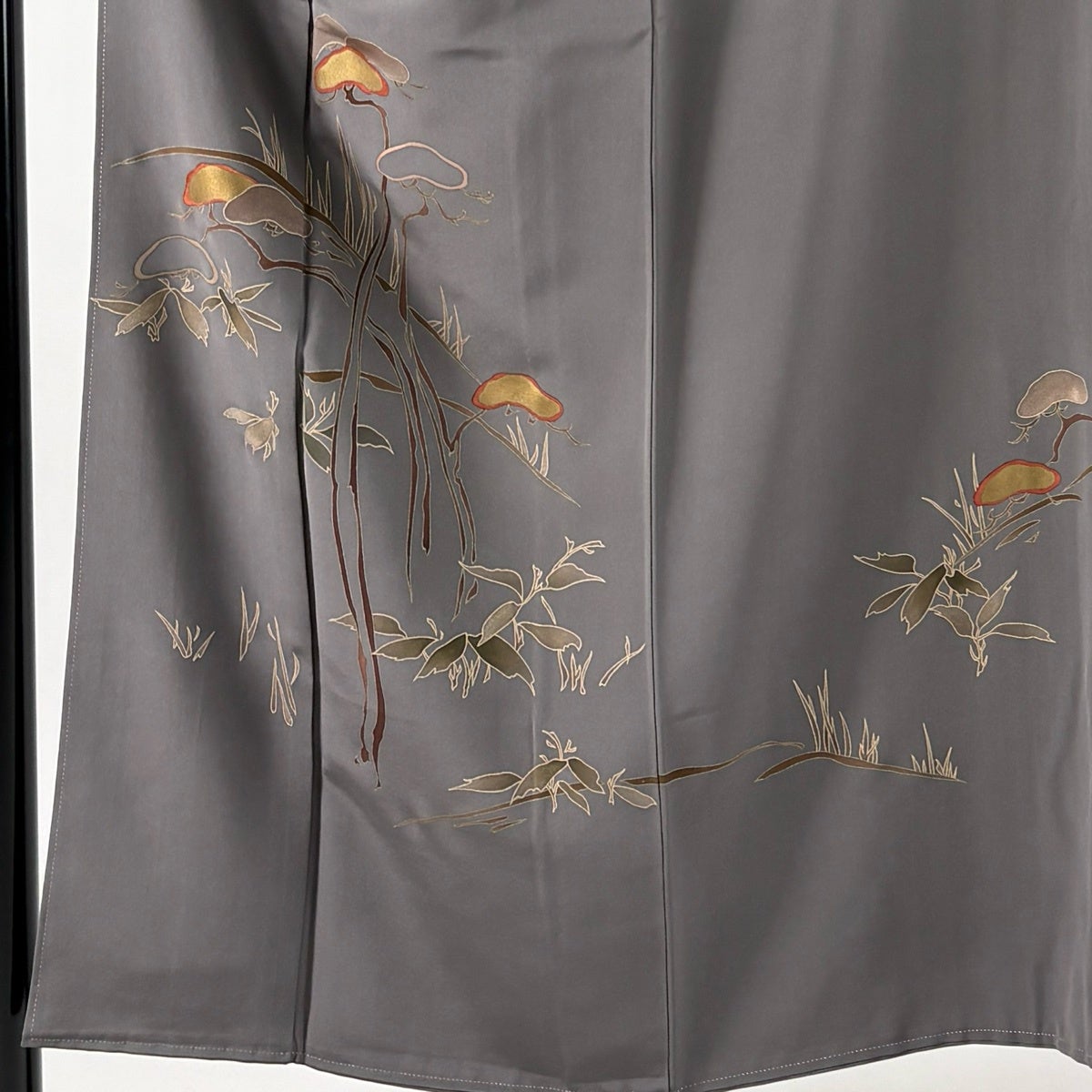 付下げ 身丈151.5cm 裄丈63cm S 袷 松 笹 金彩 灰色 正絹 秀品｜中古