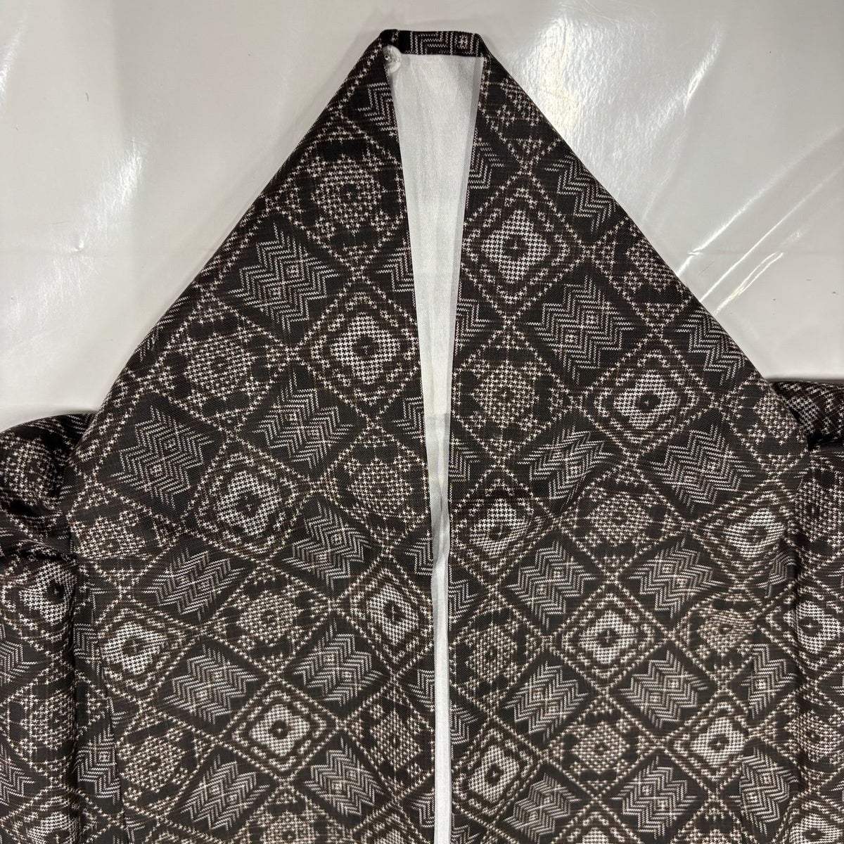 美品】 紬 身丈157cm 裄丈64cm M 袷 菱 幾何学模様 焦茶色 正絹 名品