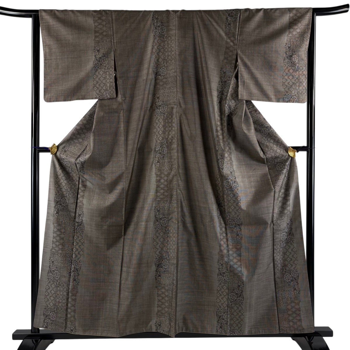 【美品】 大島紬 身丈158.5cm 裄丈66cm 正絹 逸品 【中古】 大島紬 身丈158cm 裄丈63cm S 袷 純泥染 証紙あり 樹木 滝 焦茶色 正絹