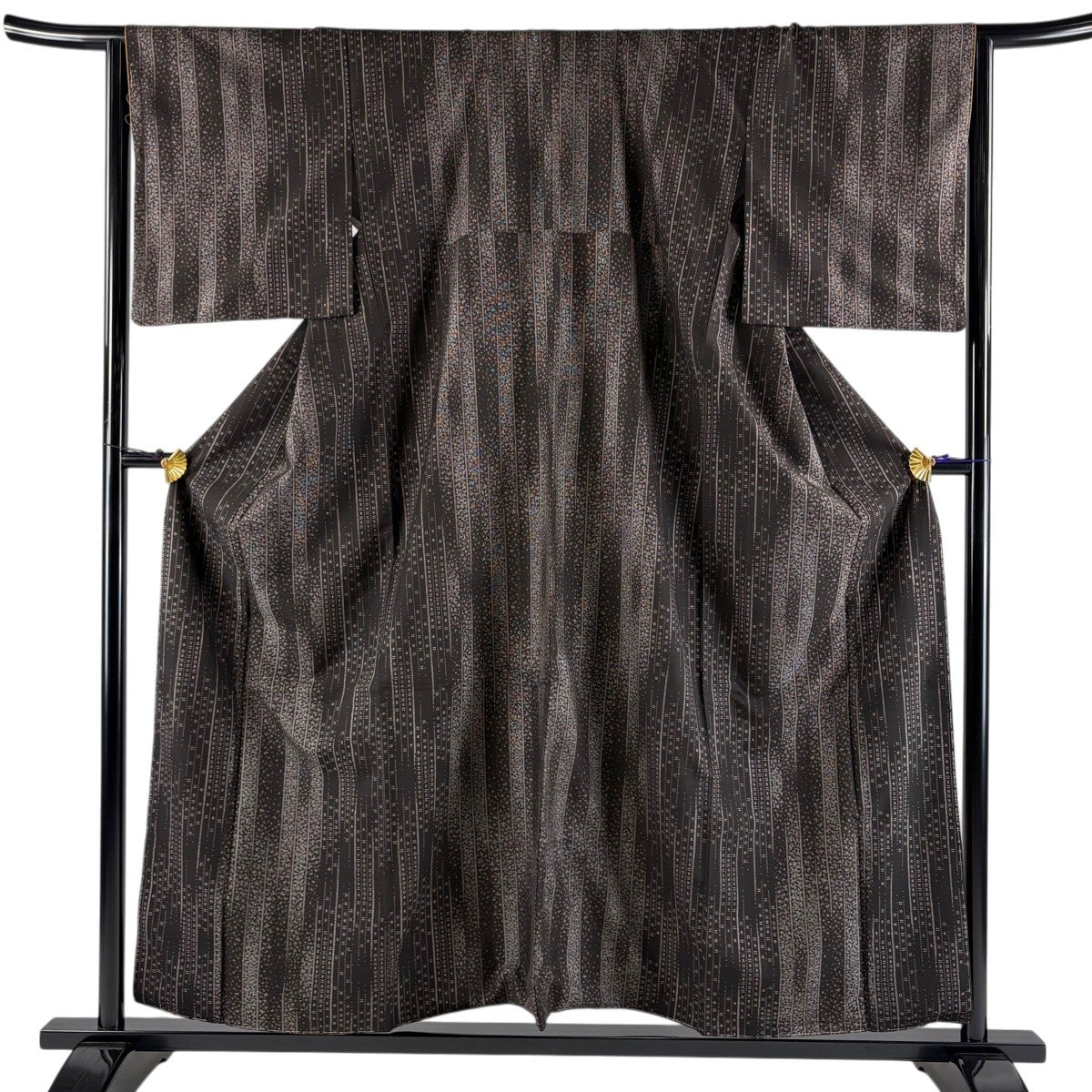 大島紬 美品 名品 身丈171.5cm 裄丈64cm 正絹 【中古】 大島紬 身丈162.5cm 裄丈65.5cm M 袷 純泥染 証紙あり 扇 梅唐草 藍色