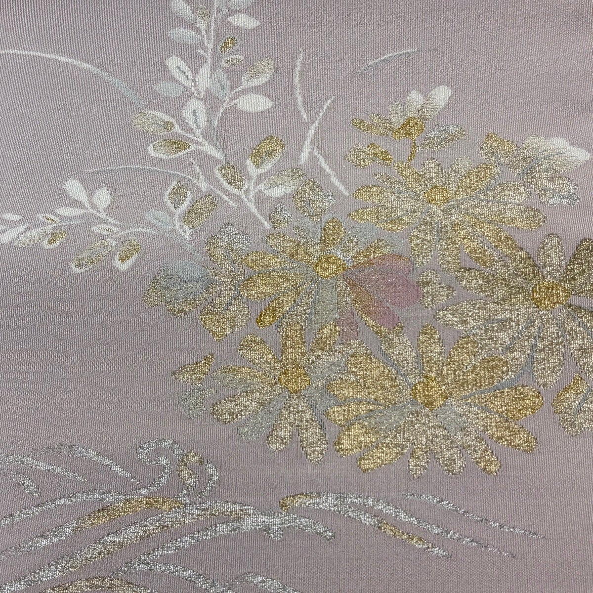新品試着のみ　西陣名古屋帯　松葉仕立て 可愛いプードル 名古屋帯 優品 松葉仕立て 八寸名古屋帯 菊 波頭 金銀糸 灰桜 正絹