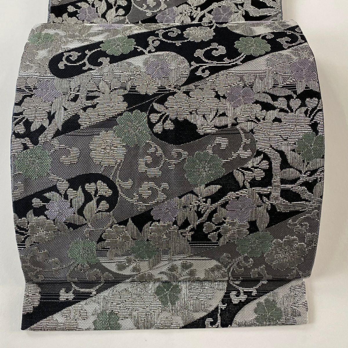 美品】 袋帯 名品 ヱ霞 花唐草 箔 銀糸 黒 六通 正絹 ｜中古・古着