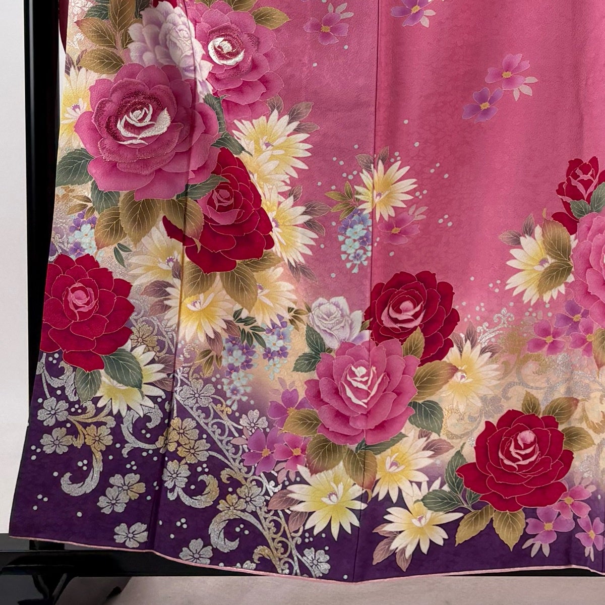 振袖 身丈158cm 裄丈66.5cm M 袷 やまと 薔薇 草花 金銀彩 刺繍 ピンク
