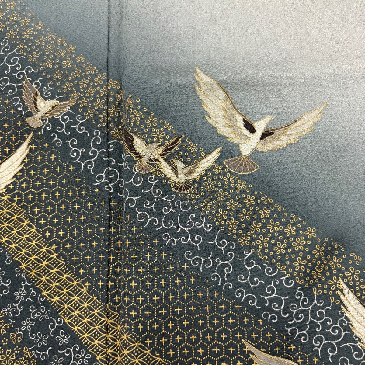 付下げ 身丈162.5cm 裄丈68cm L 袷 斉藤三才 落款あり 鳥 小花 金彩