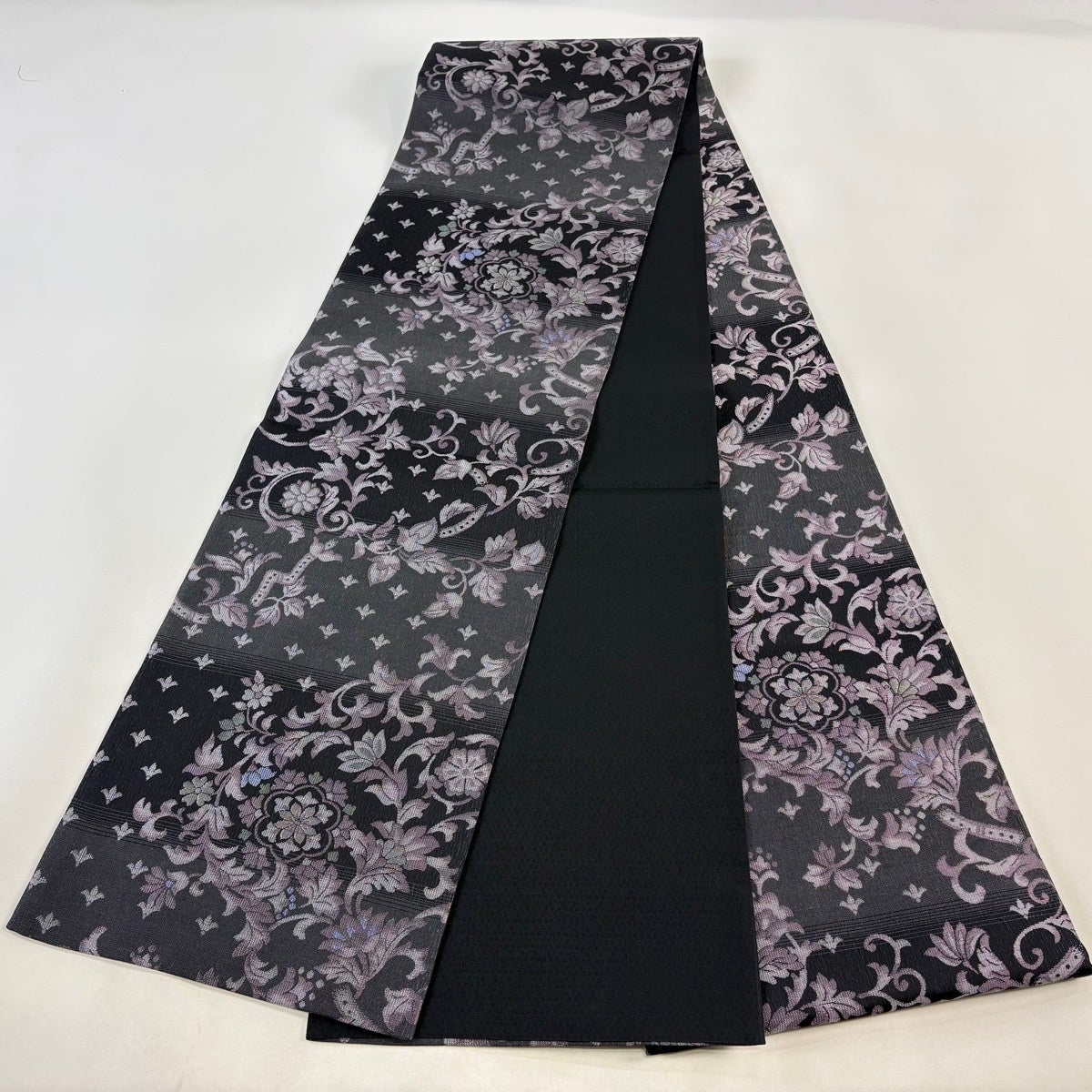 袋帯　桜　唐草　立涌　銀糸　華やか　着物　013a d 美品】 袋帯 名品 やまと 華文 花唐草 銀糸 墨色 全通 正絹｜中古