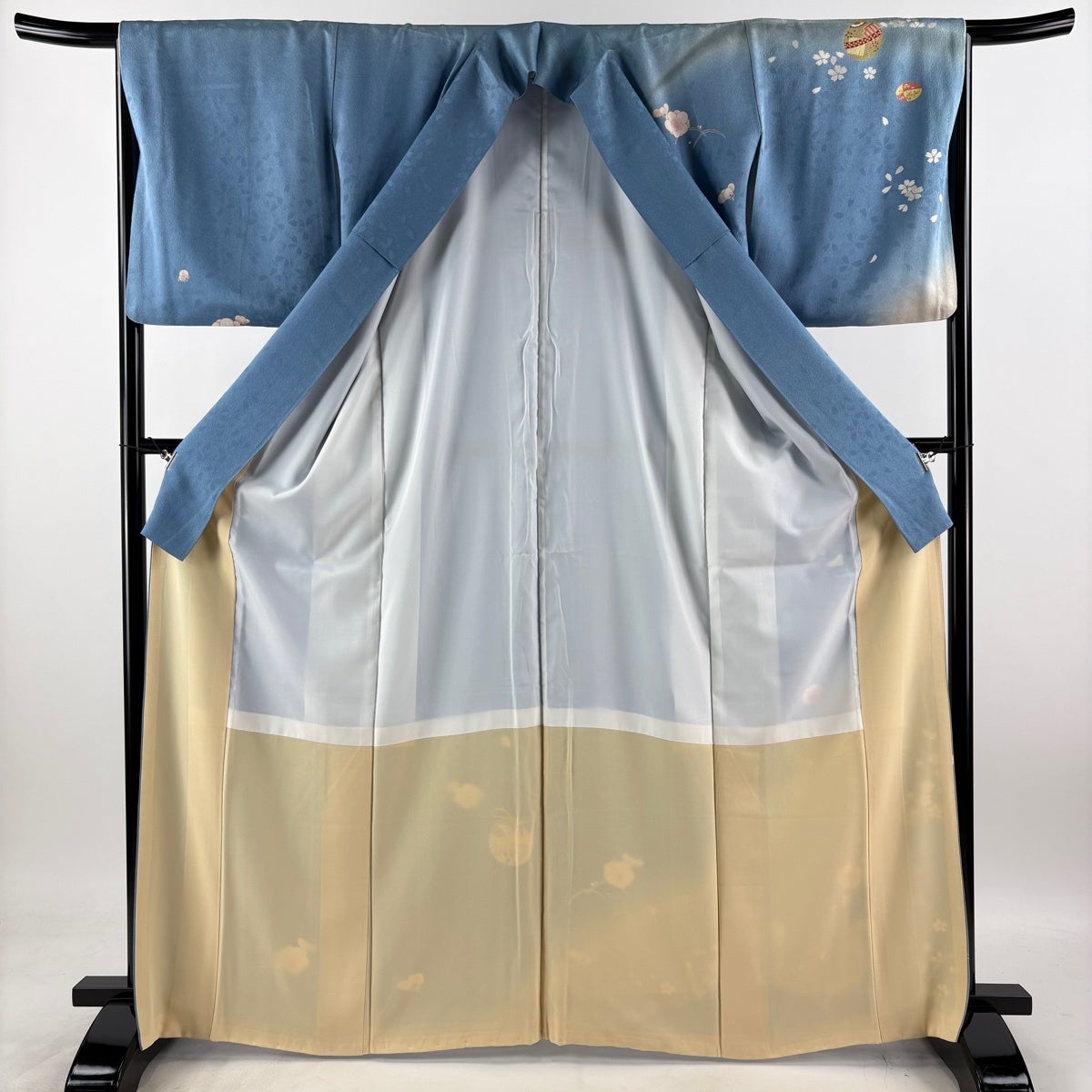 付下げ 身丈165cm 裄丈66cm M 袷 鈴 桜 金糸 金彩 水色 正絹 秀品