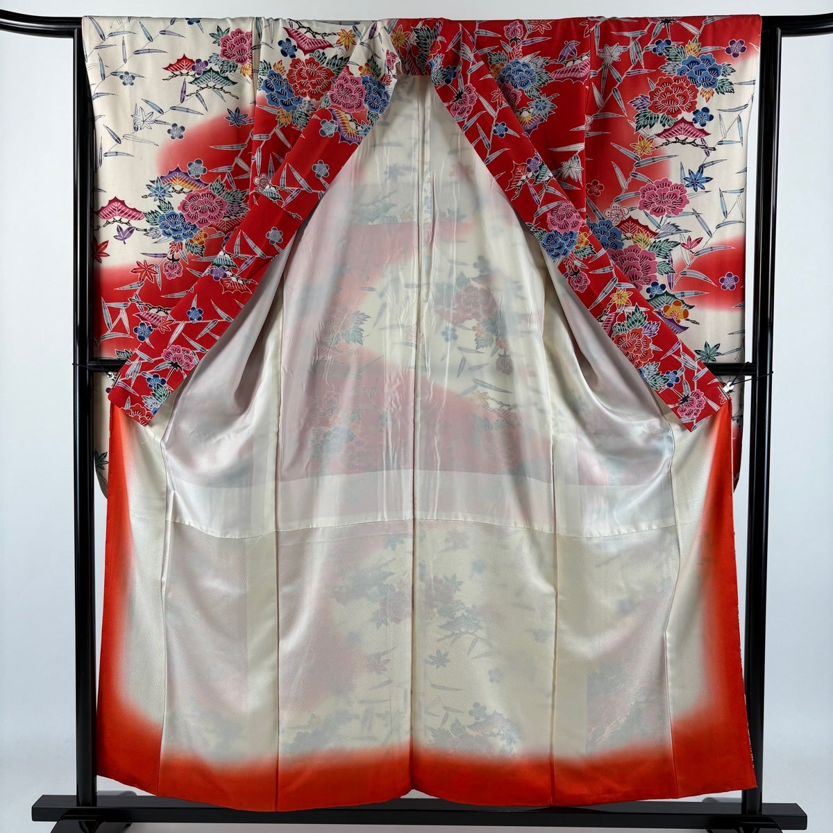 無地振袖 シンプル 松竹梅 赤系 身丈163cm 撥水加工済 HKT046 振袖 身丈154cm 裄丈64.5cm M 袷 牡丹 松竹梅 染め分け ぼかし 赤 正絹