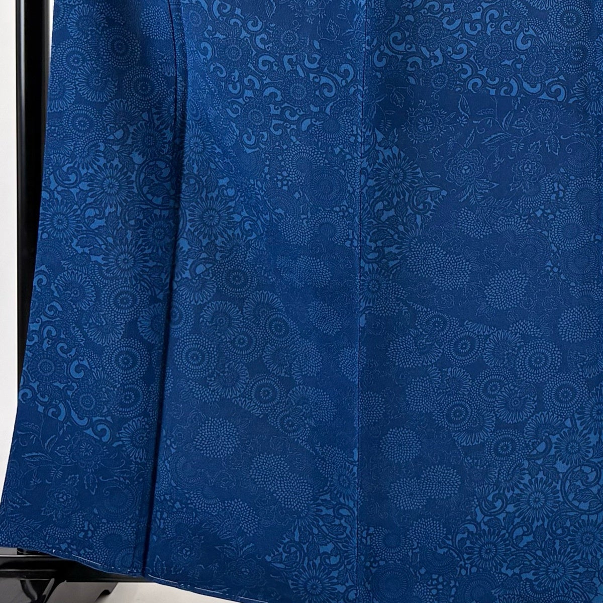 美品】 小紋 身丈163.5cm 裄丈62cm S 袷 落款あり 菊唐草 本藍 縮緬 藍