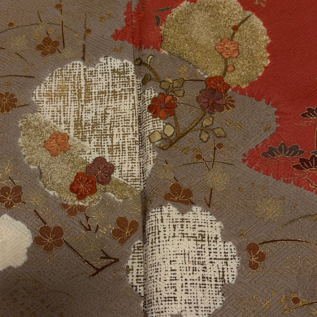 【上品】正絹 振袖／半雪輪文様×日本刺繍／縮緬／茶色系の大人シック／美品 付け下げ 紋意匠織地 雪輪文様 柳茶色 雪輪散らし染め フォーマル 茶道