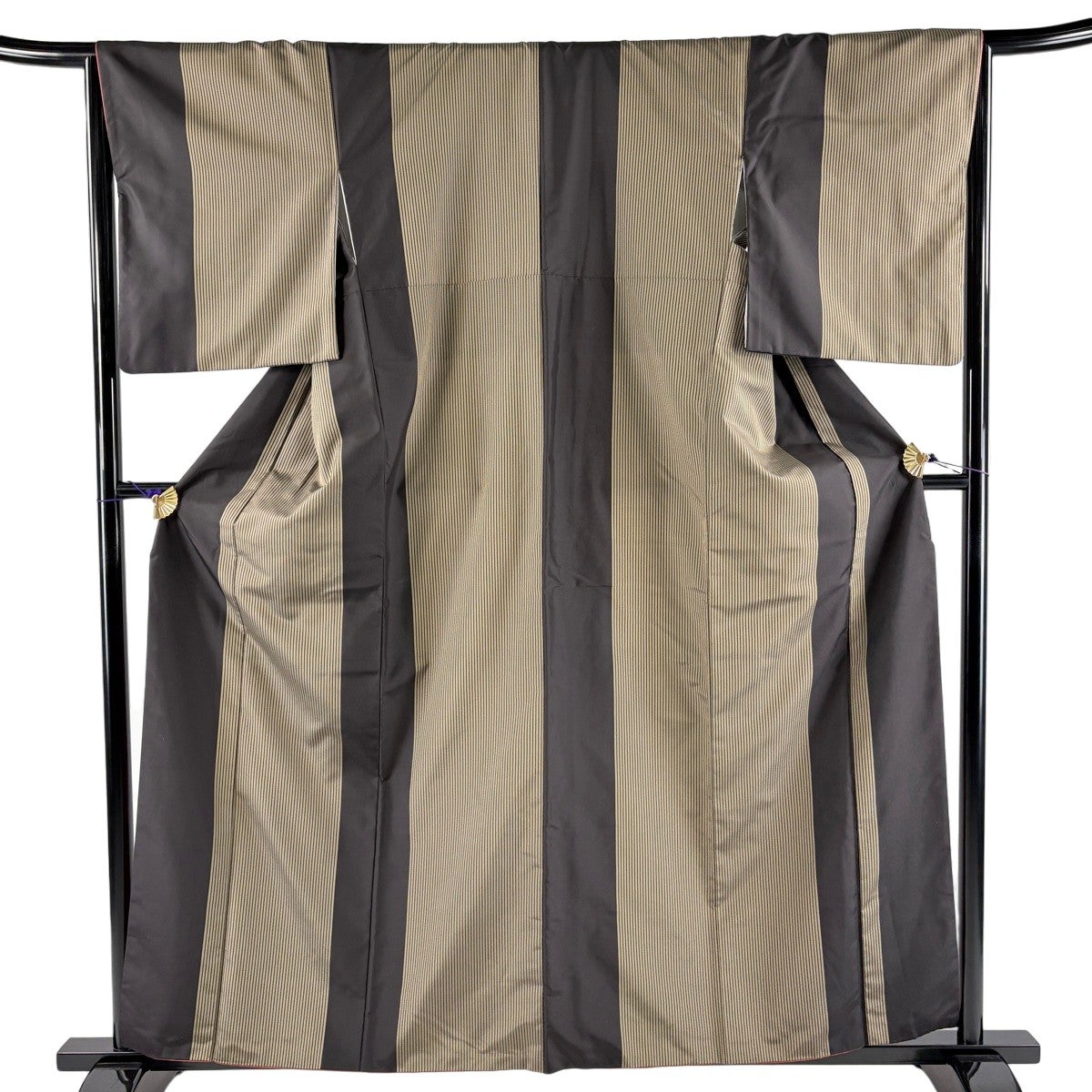 紬 身丈159.5cm 裄丈65cm M 袷 縦縞 焦茶色 正絹 秀品｜中古・古着