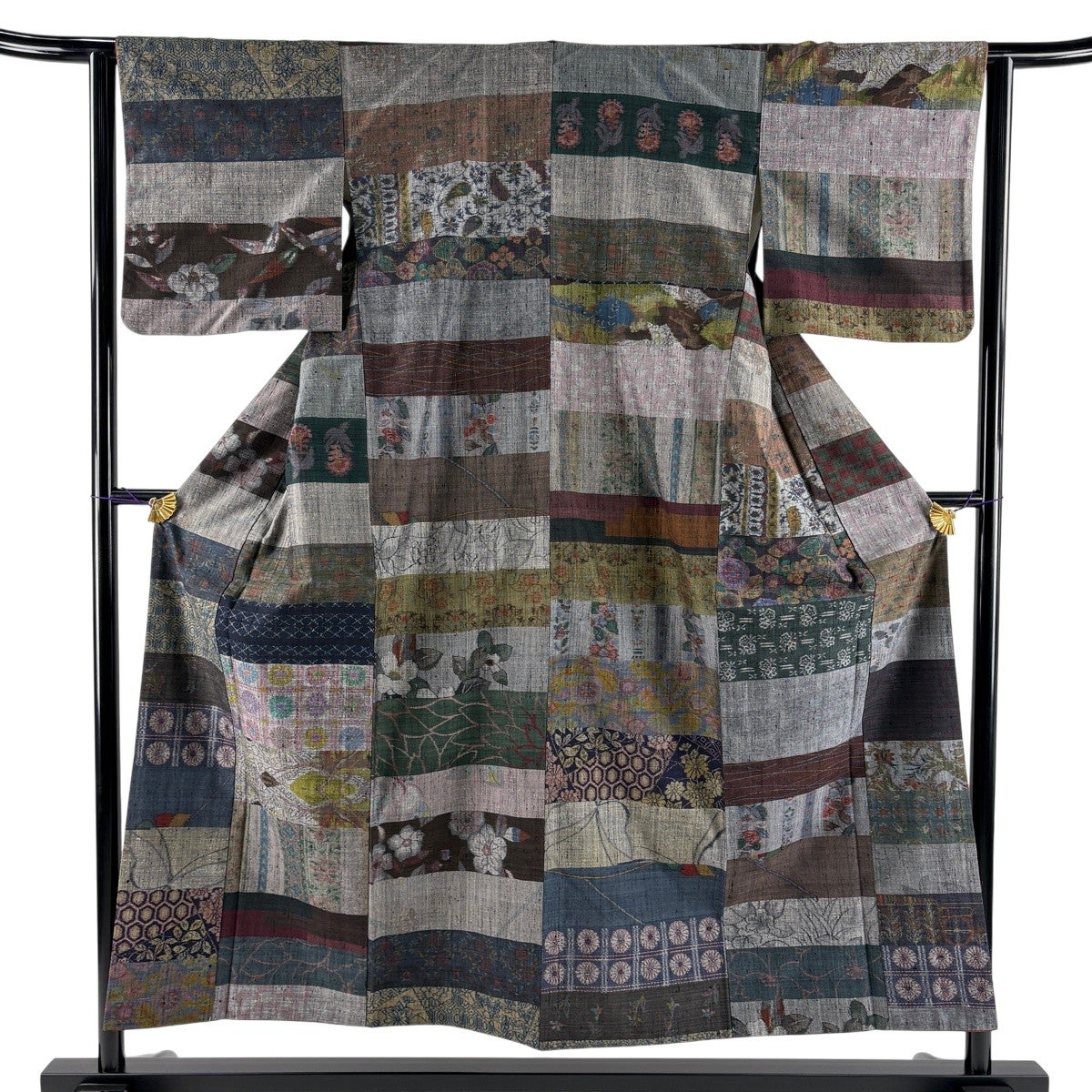 美品】 紬 身丈153cm 裄丈62cm S 袷 草花 亀甲 灰色 正絹 秀品｜中古