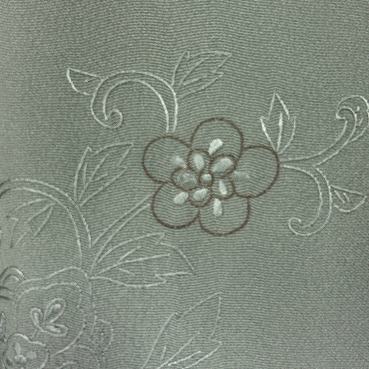 付下げ 身丈155cm 裄丈62cm S 袷 華文 花唐草 金糸 刺繍 灰緑 正絹 秀 付下げ 身丈155cm 裄丈62cm S 袷 華文 花唐草 金糸 刺繍 灰緑 正絹 秀