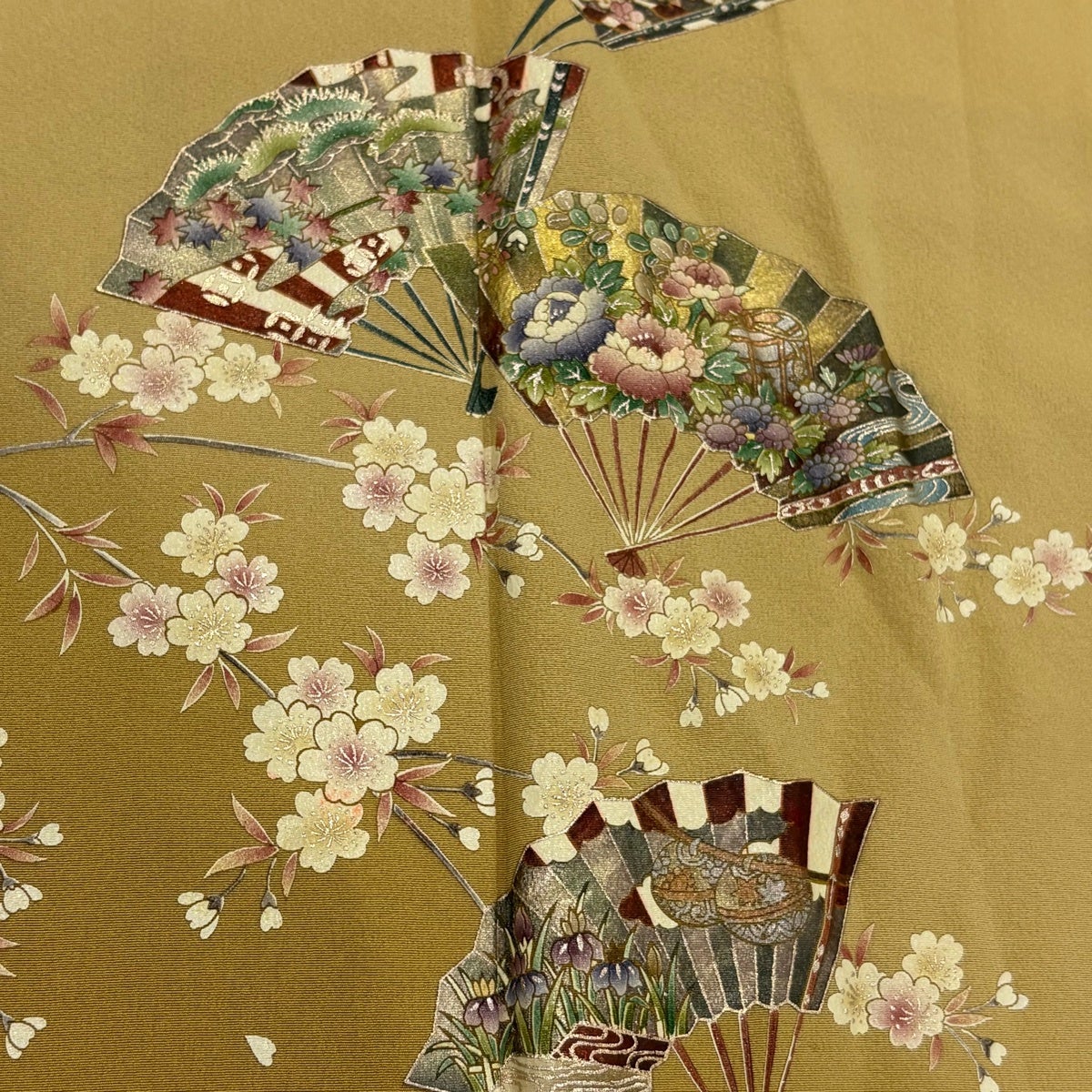 付け下げ　身丈158　裄64.5　金彩　たたき染　扇　桜　菊花　着物　053b 付下げ 身丈161.5cm 裄丈65cm M 袷 落款あり 扇 草花 金銀彩 ぼかし 薄