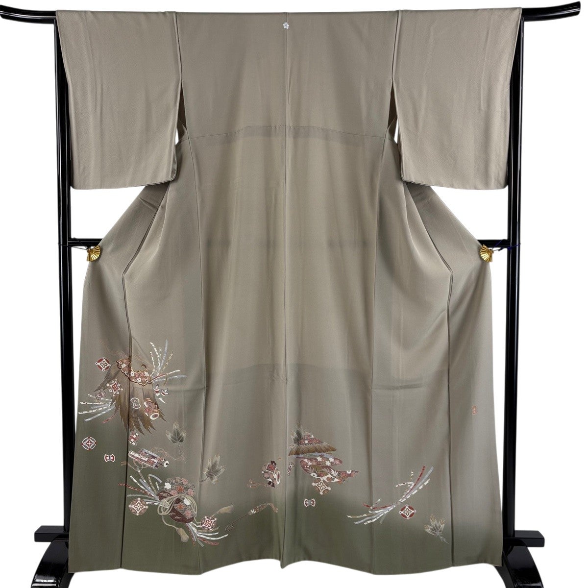 色留袖 身丈166.5cm 裄丈65.5cm M 袷 梅 宝尽くし 金糸 金彩 薄茶色