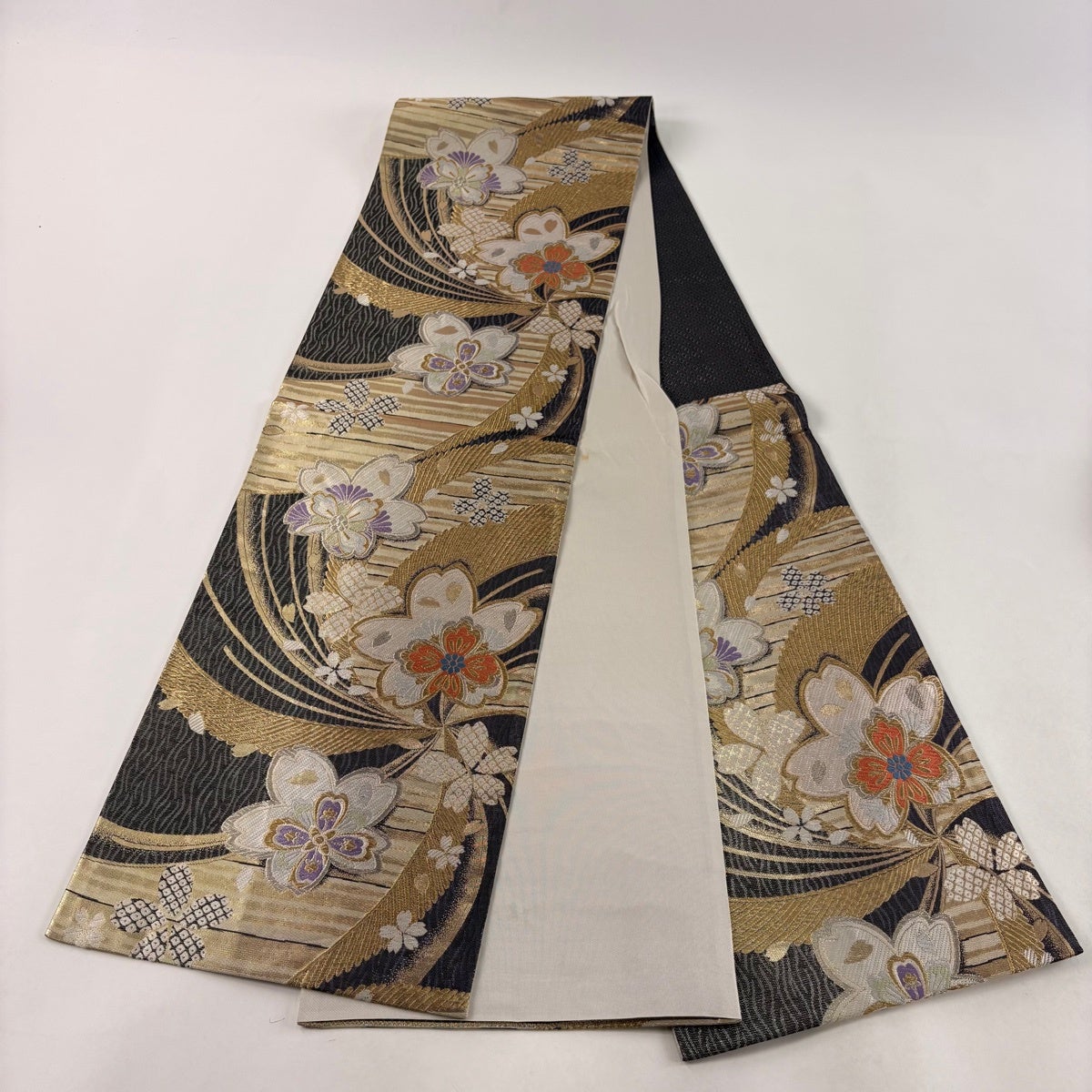 袋帯 秀品 桜 華文 金銀糸 箔 黒 六通 正絹｜中古・古着・リサイクル