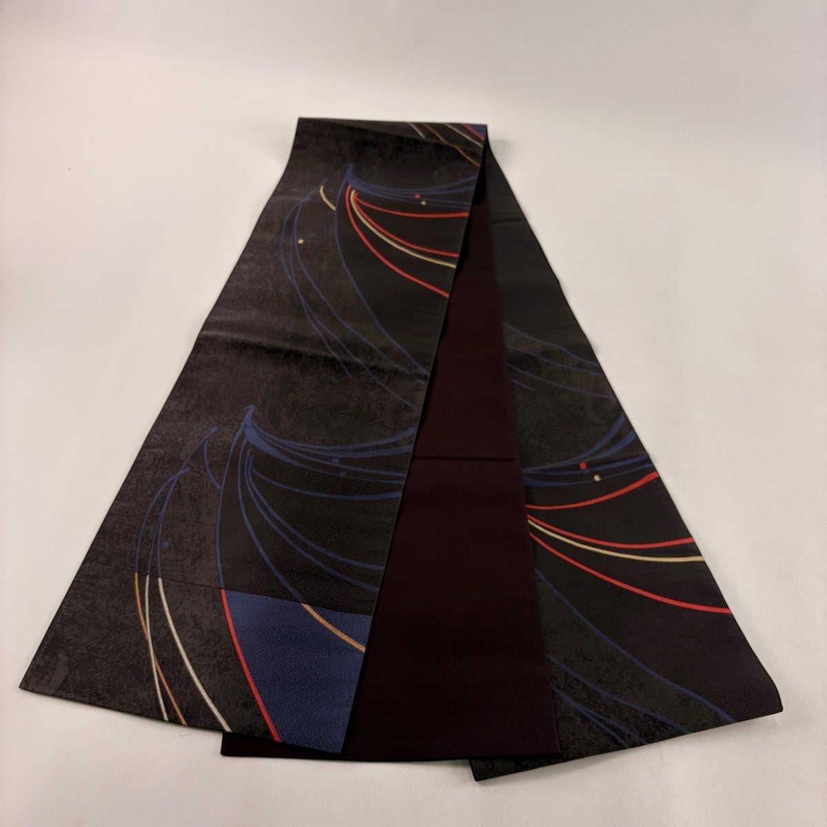 美品】 袋帯 秀品 鳥 幾何学模様 箔 黒灰 お太鼓柄 正絹｜中古・古着