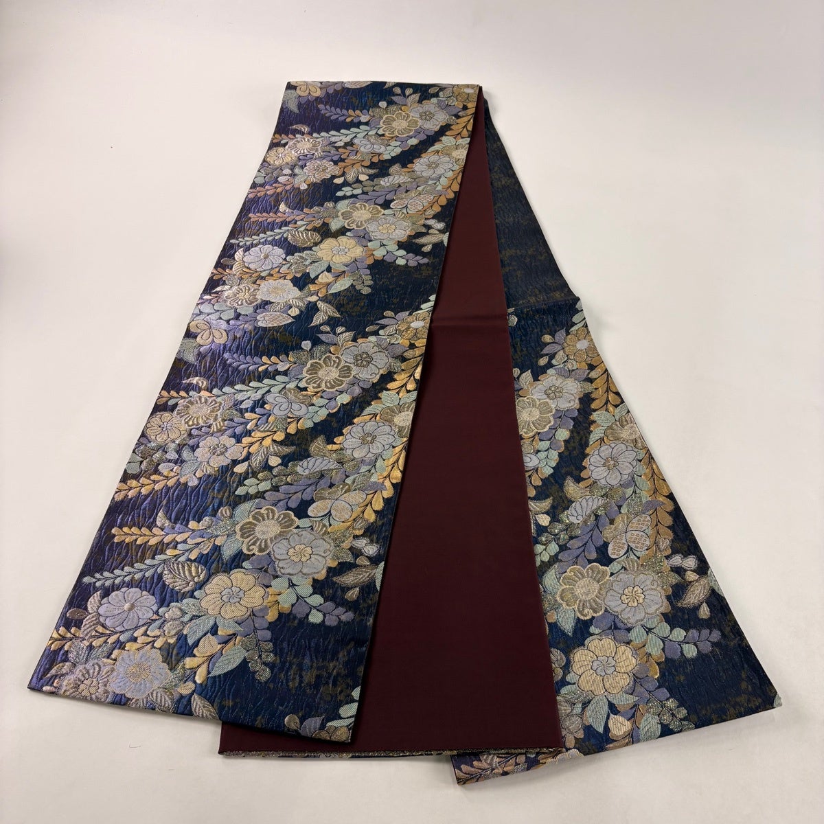美品】 袋帯 秀品 草花 箔 金糸 紺色 六通 正絹｜中古・古着