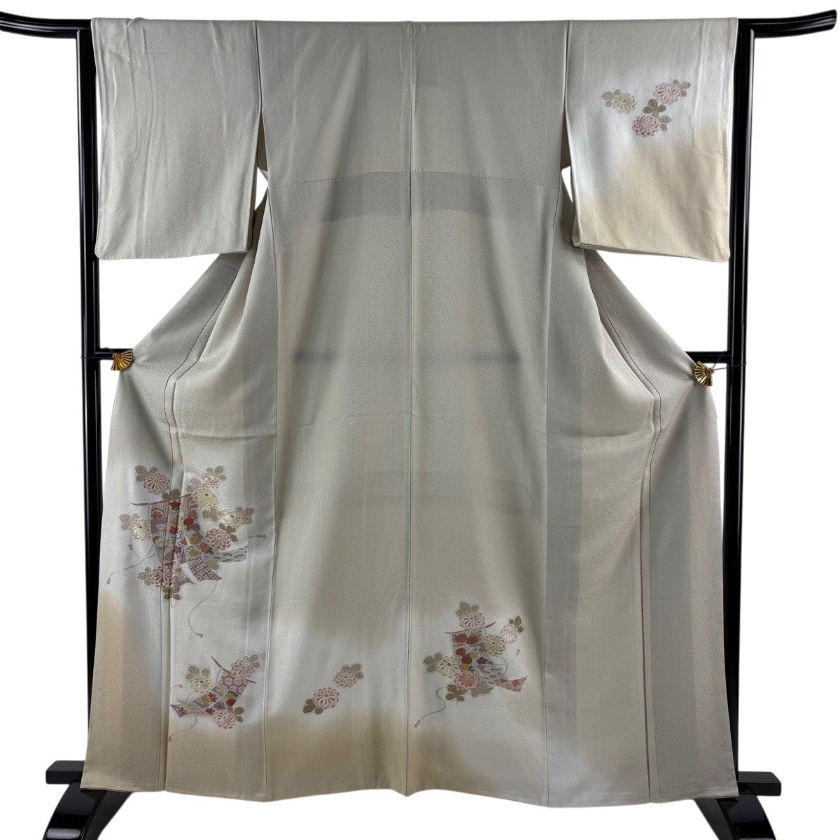 付下げ 身丈163.5cm 裄丈64cm M 袷 几帳 菊 汕頭刺繍 金彩 灰緑 正絹
