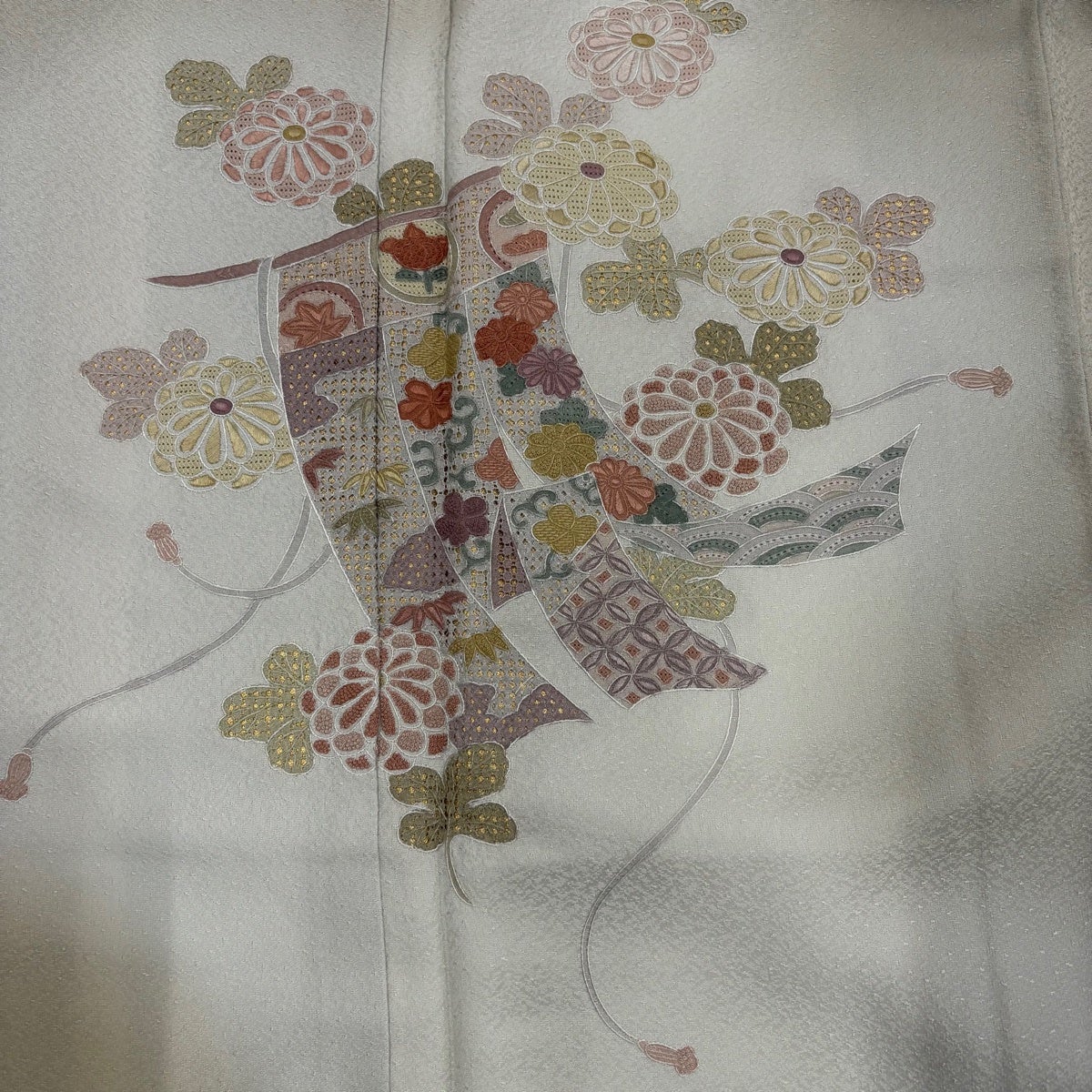 付下げ 身丈163.5cm 裄丈64cm M 袷 几帳 菊 汕頭刺繍 金彩 灰緑 正絹