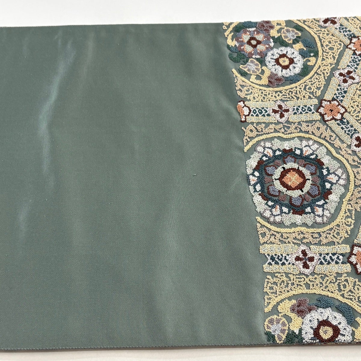 美品】 袋帯 逸品 亀甲 華文 相良刺繍 灰緑 六通 正絹｜中古・古着